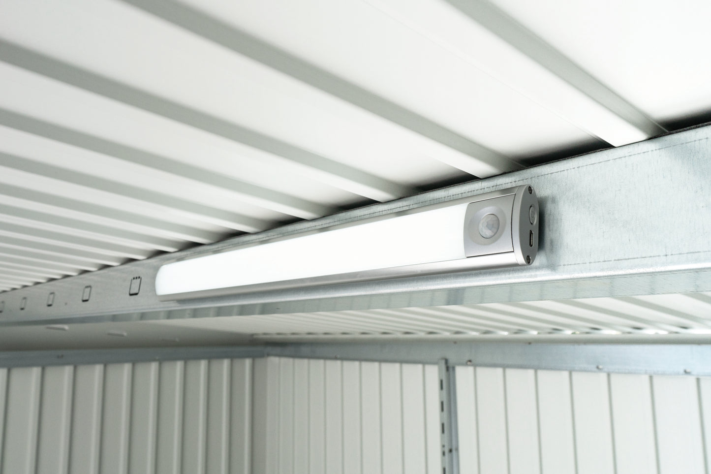 LED-Leuchte für Gerätehaus und GS - Elements4me